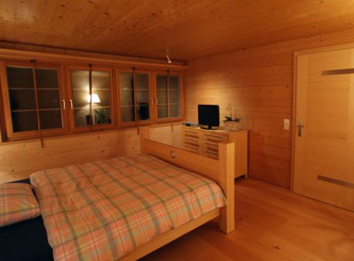 Schlafzimmer aus Holz